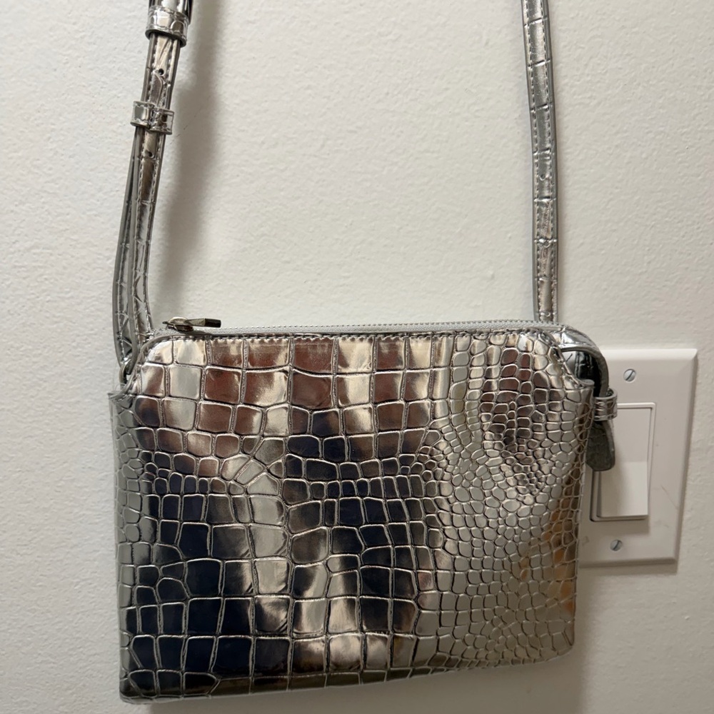 Croc-Embossed Crossbody Bag - Picture 4 of 6